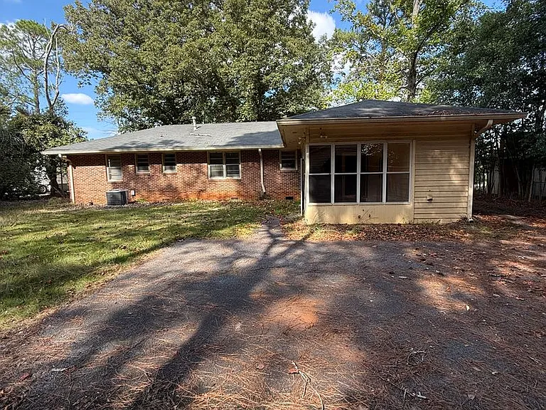 170 Forest Rd — Photo 10