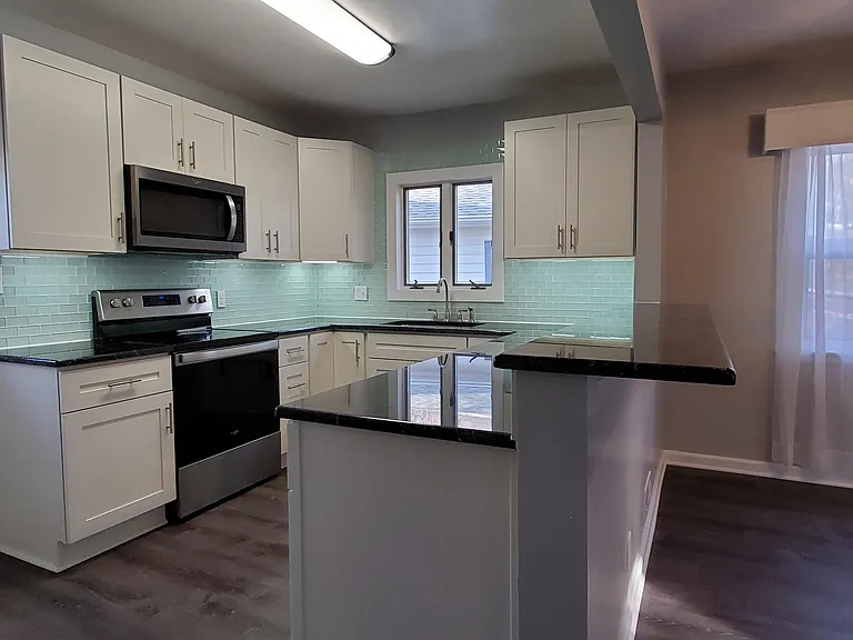 138 Elmwood Dr — Photo 4