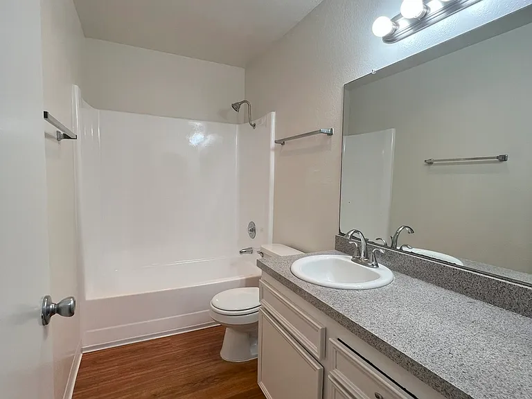 1389 E Lexington Ave E — Photo 11