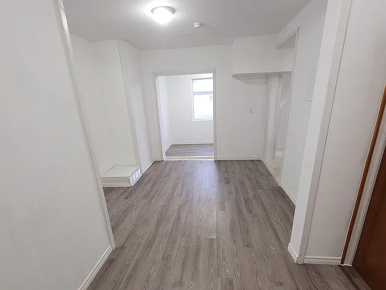 555 Ritson Rd S #B — Photo 8