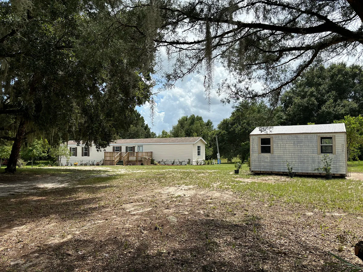 Building Photo - 2030 Lake Ella Rd