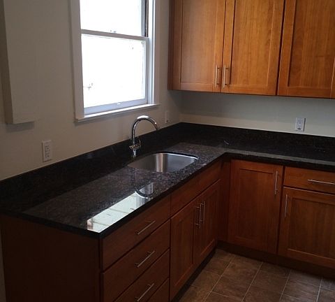 2nd image of 816 Ashbury St APT 8