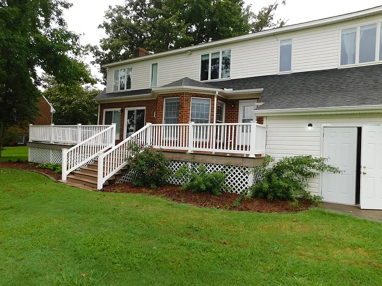 210 Ainsley Rd — Photo 22