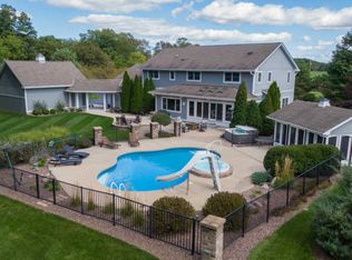 W303N5995 Spence Rd, Hartland, WI 53029