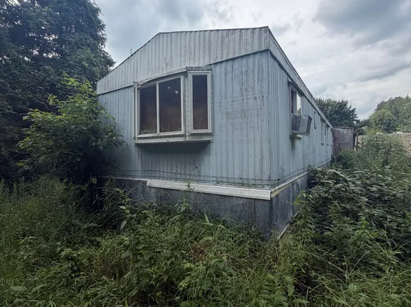 25306 McKenzie St, Dowagiac, MI 49047