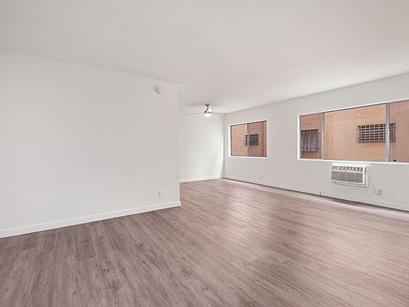 3rd image of 980 Menlo Ave #307