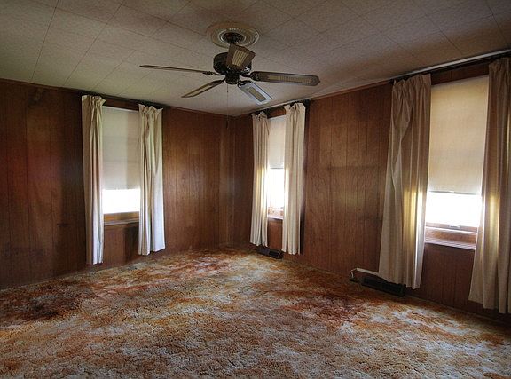 5th image of 211 E 12th St