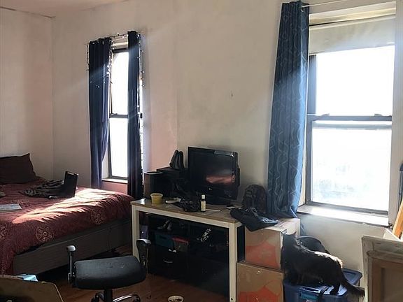 3rd image of 305 Throop Ave APT 3R