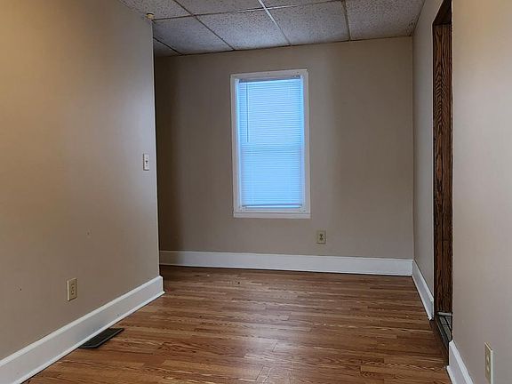 4th image of 817 10th Ave N