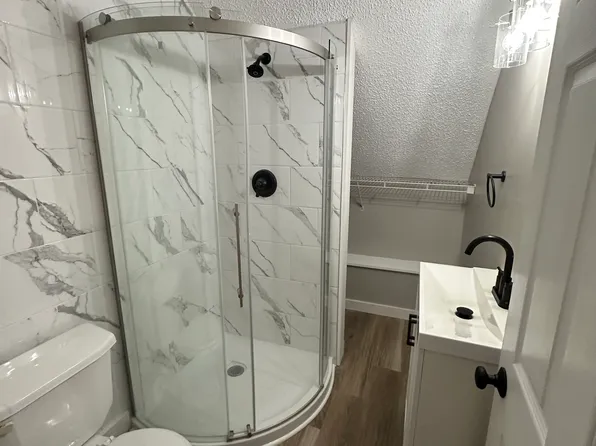 17 Central St #3, Derry, NH 03038