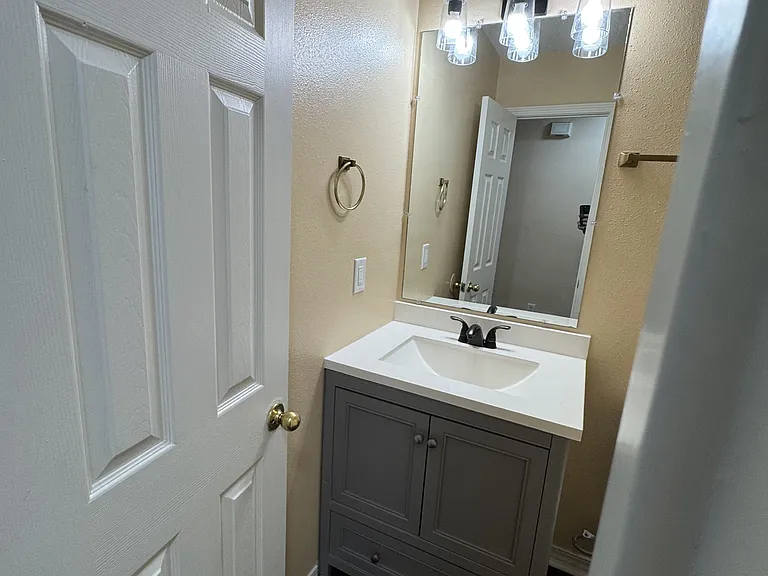 13401 Warren Dr — Photo 10