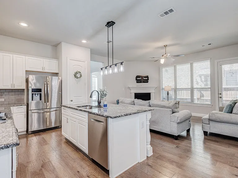 4248 Del Rey Ave — Photo 14