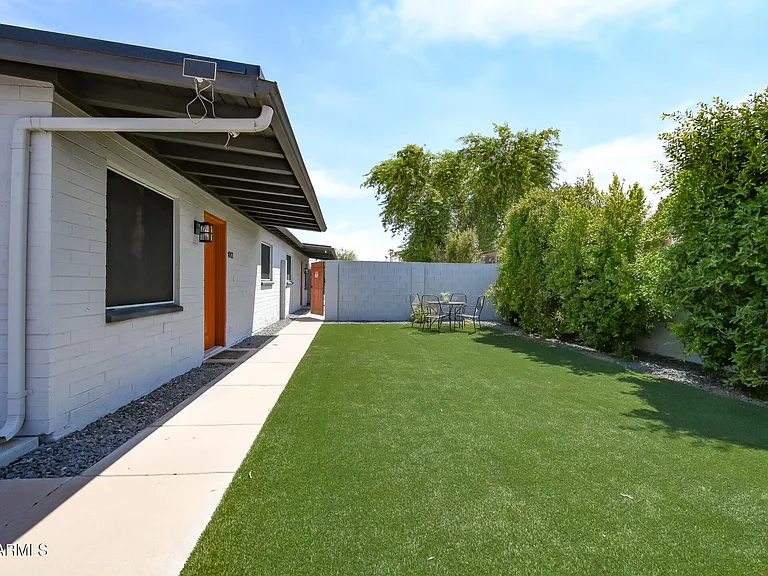 1012 E Henry St — Photo 5