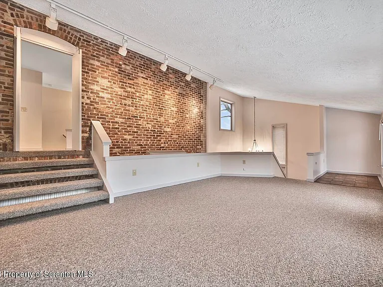 1409 Penn Ave #3 — Photo 36