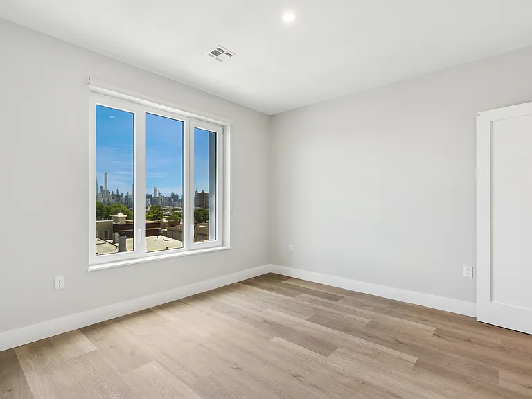 6810 Polk St — Photo 24