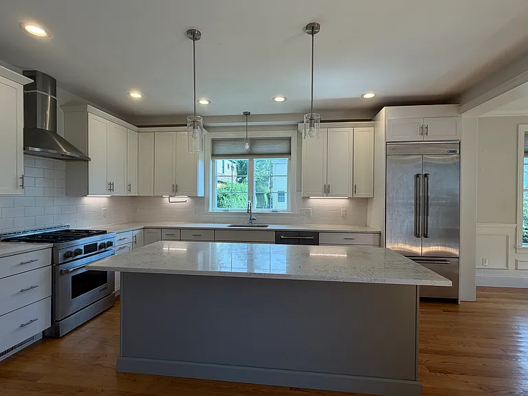 896 Chestnut St #2 — Photo 5