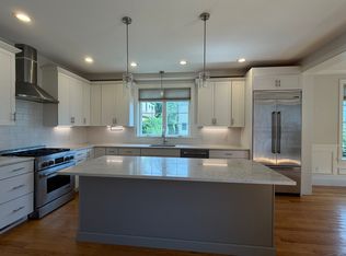 896 Chestnut St UNIT 2, Newton, MA 02468