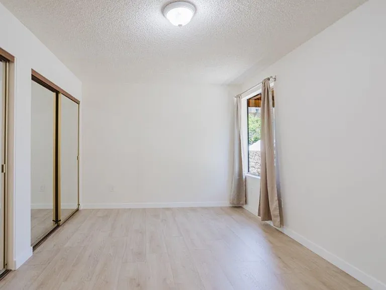 914 E Elk Ave #3 — Photo 26