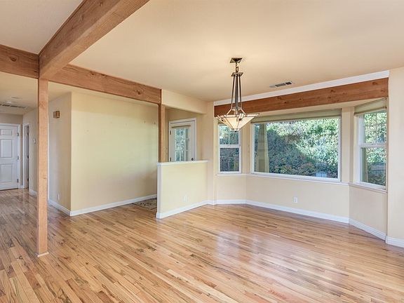 3rd image of 3085 Caldwell Dr