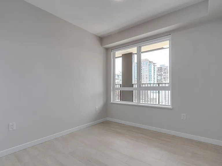 304 E 17th St #304 — Photo 11