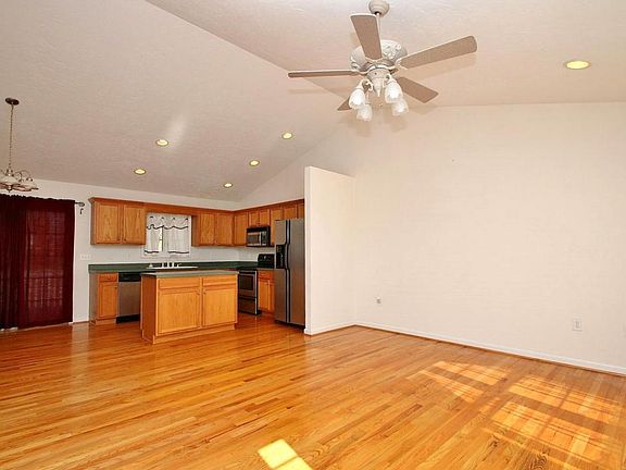 4th image of 1199 Mountain Ave