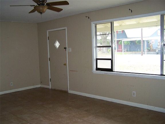 5th image of 160 Castle Dr