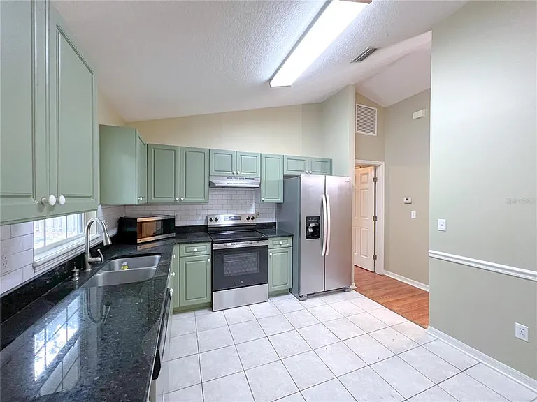8414 SW 66th Ln — Photo 6