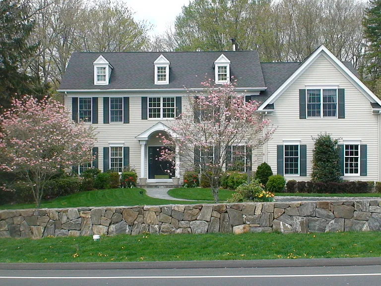 368 Hoyt St — Photo 1