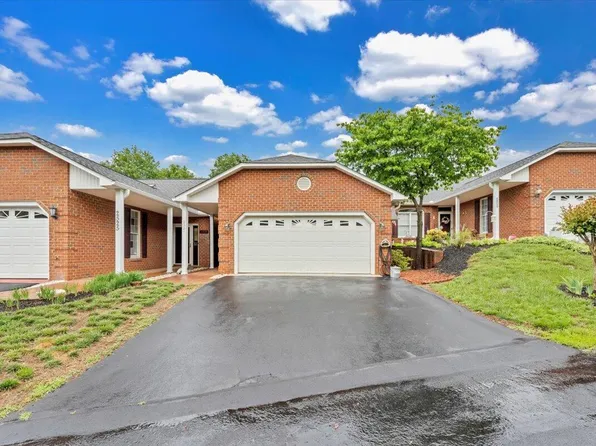 2521 Feather Garden Cir, Vinton, VA 24179