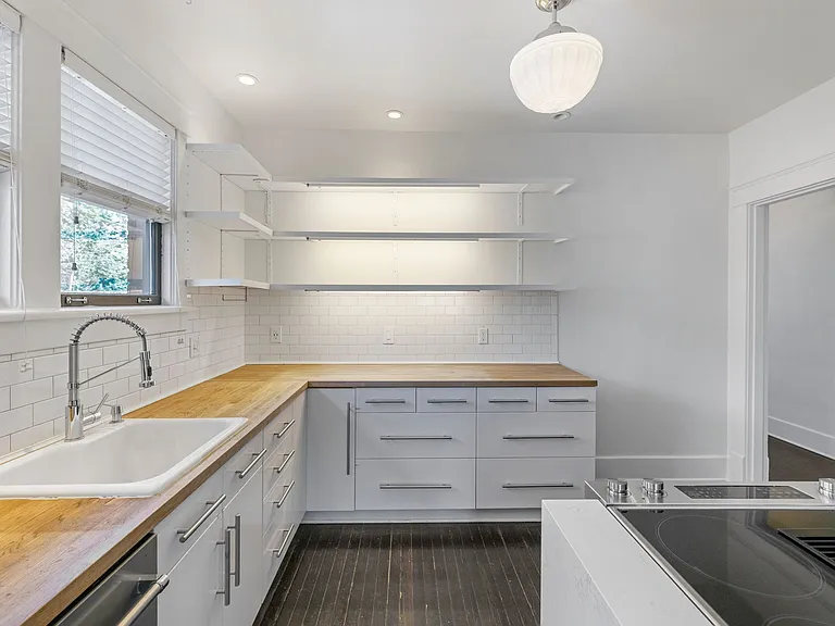 943 Russell St #D — Photo 7