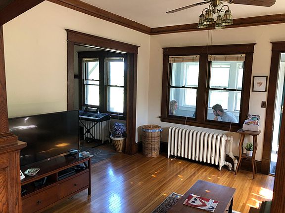 3rd image of 886 Como Ave #1