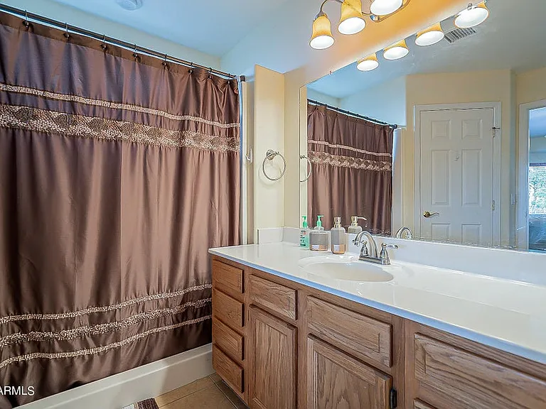 1105 N Cota Ln — Photo 32