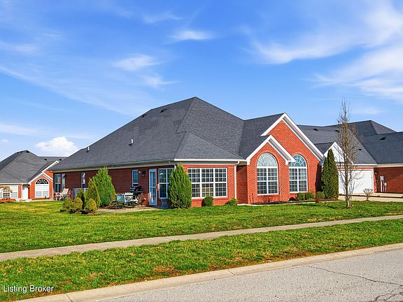 3rd image of 182 W Woodlake Cir