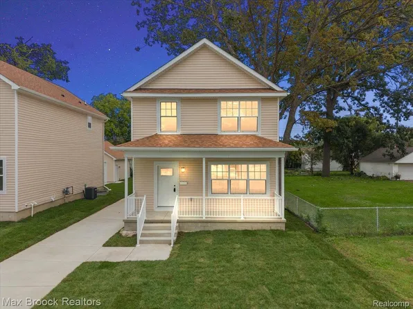 27824 Groveland St, Madison Heights, MI 48071