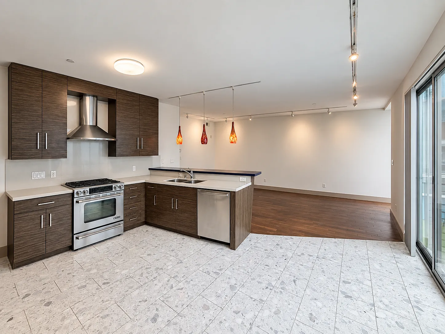 Top-Floor Pacific Heights 2BR/2BA with Skylights, In-Unit Laundry & Parking — Photo 2