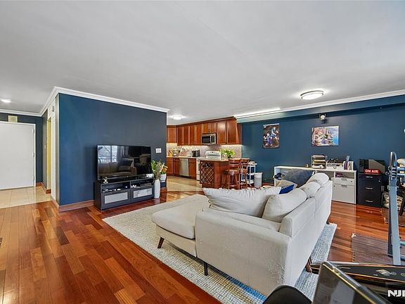 2nd image of 1055 River Rd APT 302