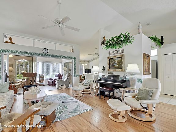 3rd image of 2353 Summercrest Ln