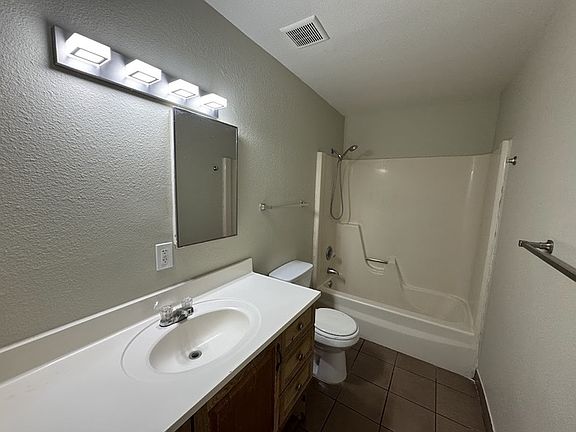 5th image of 1533 W Denton Ln APT 5