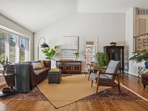 3rd image of 521 Monticello Blvd