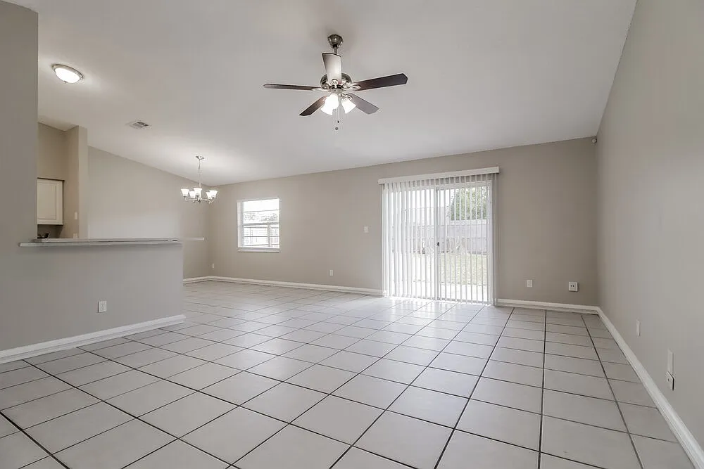 3 bed, 2.0 bath, 1652 sqft, $2,665 — Photo 4