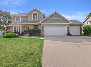 1917 Barrington Cir, Sun Prairie, WI 53590