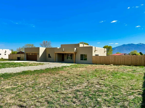 34 Medina Ln, Taos, NM 87571