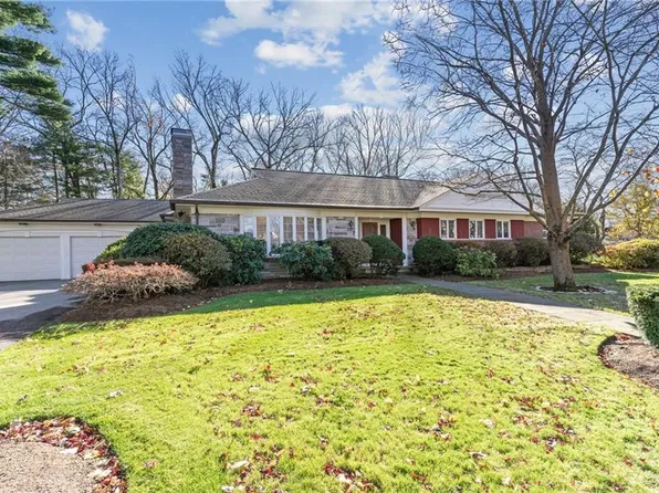 66 E Hill Dr, Cranston, RI 02920