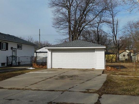 2nd image of 5856 Wilkie St
