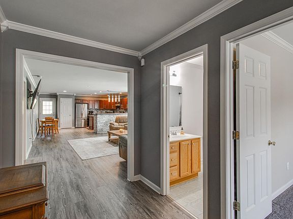 3rd image of 152 Sandalewood Ln