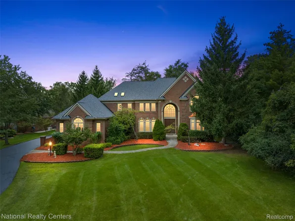 30055 Forest Dr, Franklin, MI 48025