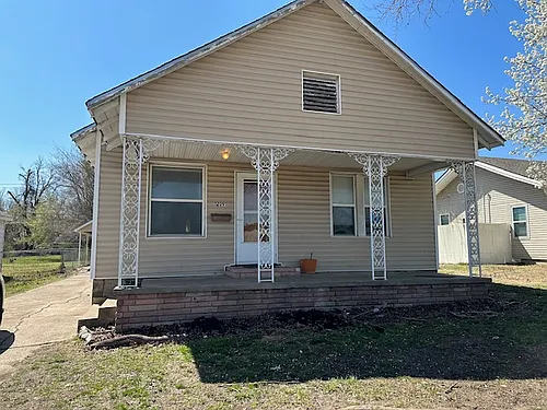 1209 E Okmulgee St Photo 1