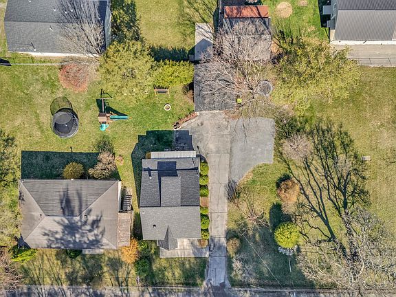 3rd image of 1429 Main St E