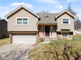 7906 Potter Plz, Omaha, NE 68122