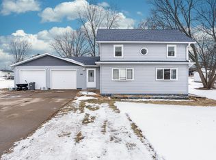 205 S Jefferson St, Grandview, IA 52752